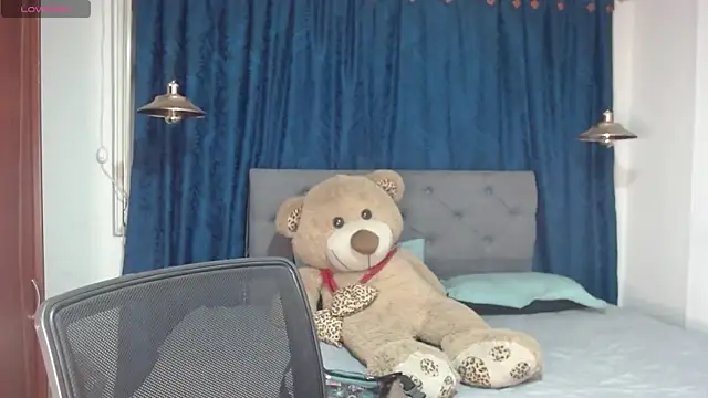Snapshot of sarah_lovesu chatting on September 22, 8:33 pm sarah lovesu online show from September 22, 8:33 pm