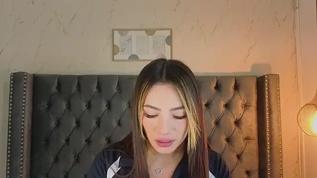 Snapshot of Kim_Blane chatting on April 12, 3:11 am Kim Blane online show from April 12, 3:11 am