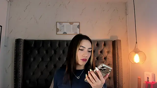Snapshot of Kim_Blane chatting on May 3, 3:12 am Kim Blane online show from May 3, 3:12 am