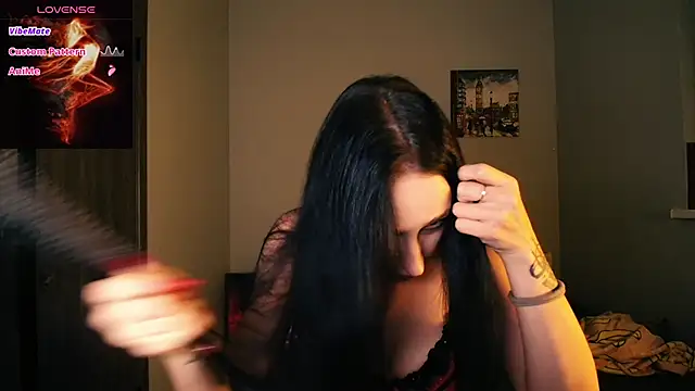 Snapshot of AliceTurnOn chatting on November 2, 10:45 pm AliceTurnOn online show from November 2, 10:45 pm