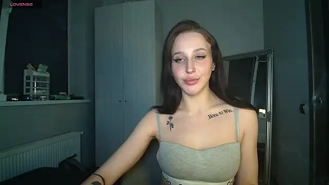 Snapshot of AliceTurnOn chatting on March 19, 7:51 pm AliceTurnOn online show from March 19, 7:51 pm