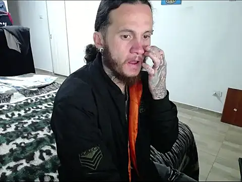 Snapshot of raggaman_ chatting on March 3, 2:50 am raggaman online show from March 3, 2:50 am