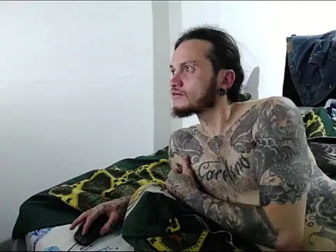 Snapshot of raggaman_ chatting on April 4, 3:38 am raggaman online show from April 4, 3:38 am