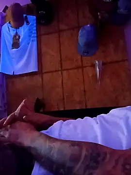 Snapshot of Jewfish420 chatting on December 5, 7:38 am Jewfish420 online show from December 5, 7:38 am