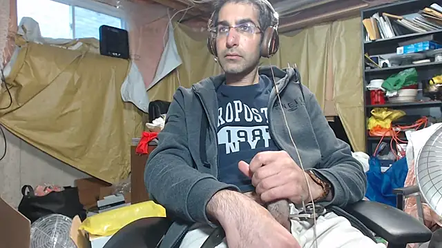 Snapshot of Gsmile1 chatting on December 13, 8:15 pm Gsmile1 online show from December 13, 8:15 pm