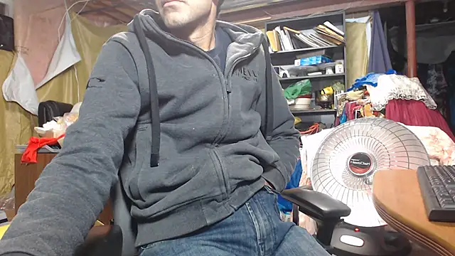 Snapshot of Gsmile1 chatting on December 15, 10:15 pm Gsmile1 online show from December 15, 10:15 pm