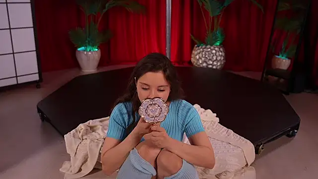 Snapshot of KittyCaitlin chatting on November 13, 7:13 pm KittyCaitlin online show from November 13, 7:13 pm