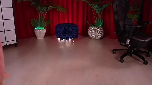 Snapshot of KittyCaitlin chatting on December 3, 12:51 am KittyCaitlin online show from December 3, 12:51 am