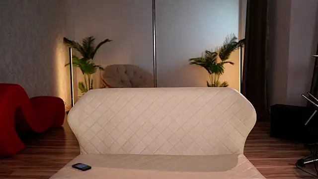 Snapshot of KittyCaitlin chatting on April 21, 1:42 am KittyCaitlin online show from April 21, 1:42 am