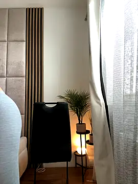 Snapshot of OIivia chatting on December 16, 9:36 am OIivia online show from December 16, 9:36 am