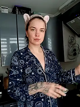 LazyTanukii online show from October 5, 6:56 am