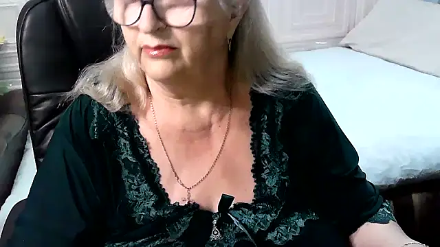 Snapshot of LolkaAlyss chatting on April 6, 7:37 pm LolkaAlyss online show from April 6, 7:37 pm