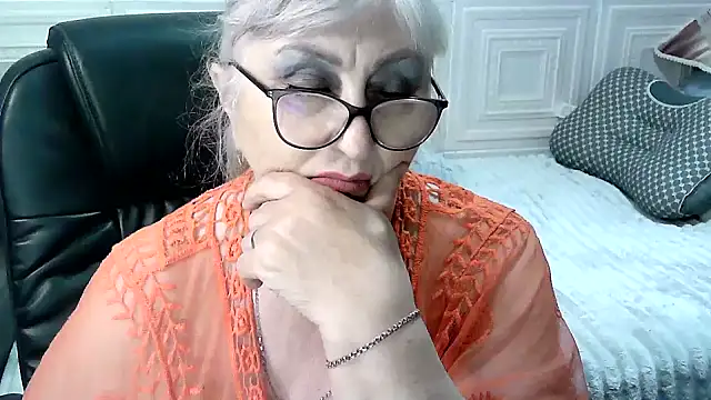 Snapshot of LolkaAlyss chatting on April 15, 7:58 pm LolkaAlyss online show from April 15, 7:58 pm