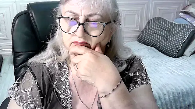 Snapshot of LolkaAlyss chatting on April 19, 3:55 pm LolkaAlyss online show from April 19, 3:55 pm