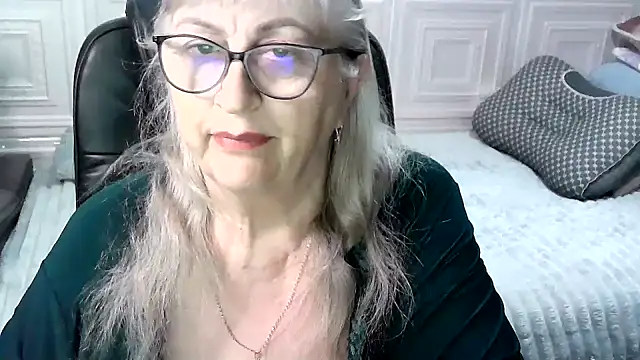 Snapshot of LolkaAlyss chatting on April 22, 9:27 pm LolkaAlyss online show from April 22, 9:27 pm
