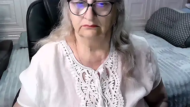 Snapshot of LolkaAlyss chatting on April 24, 11:40 pm LolkaAlyss online show from April 24, 11:40 pm