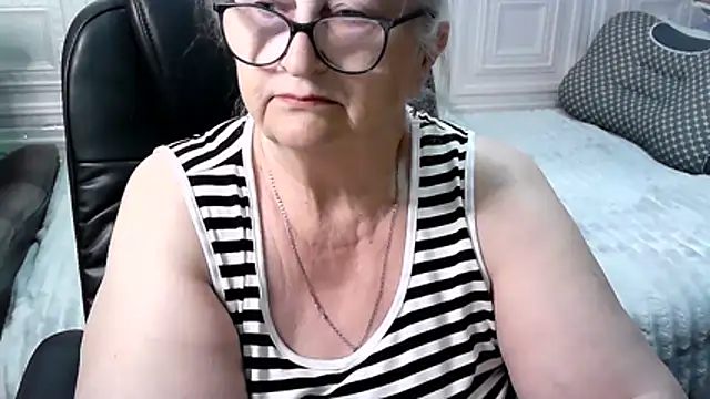 Snapshot of LolkaAlyss chatting on April 30, 8:57 pm LolkaAlyss online show from April 30, 8:57 pm
