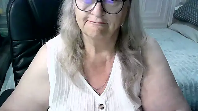 Snapshot of LolkaAlyss chatting on May 9, 3:45 am LolkaAlyss online show from May 9, 3:45 am
