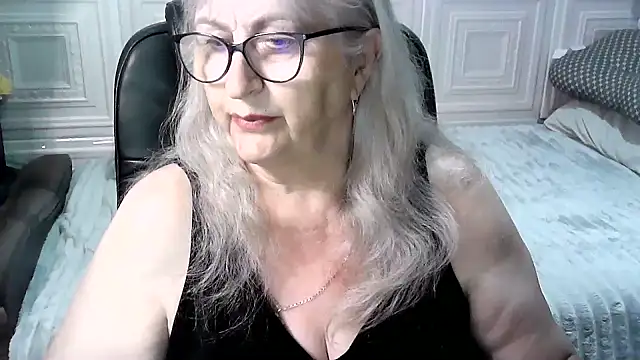 Snapshot of LolkaAlyss chatting on May 10, 2:55 pm LolkaAlyss online show from May 10, 2:55 pm