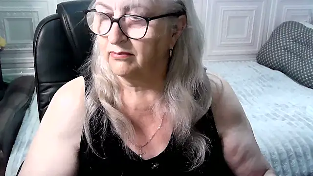 Snapshot of LolkaAlyss chatting on May 11, 7:25 am LolkaAlyss online show from May 11, 7:25 am