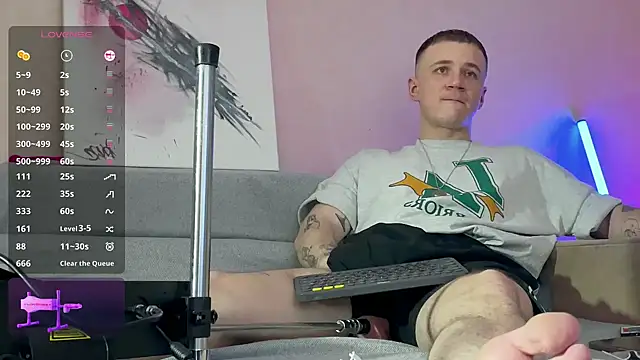 Snapshot of Ethan_and_mike chatting on February 14, 12:46 pm Ethan and mike online show from February 14, 12:46 pm