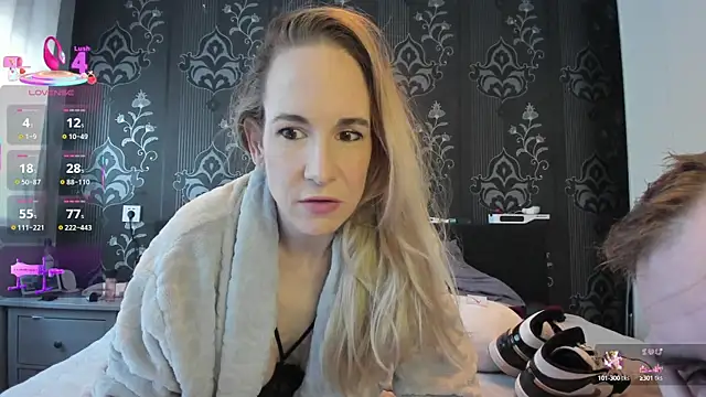 Snapshot of NaomiAndFriends chatting on March 6, 11:14 am NaomiAndFriends online show from March 6, 11:14 am