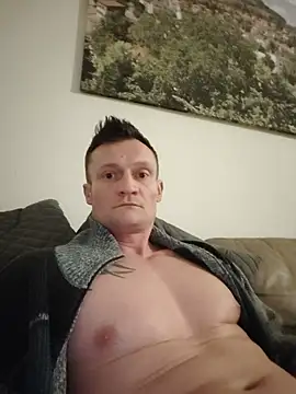 Snapshot of GermanBigDream chatting on February 6, 10:43 pm GermanBigDream online show from February 6, 10:43 pm