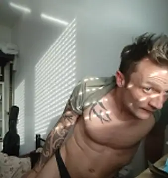 Snapshot of GermanBigDream chatting on January 17, 10:09 am GermanBigDream online show from January 17, 10:09 am