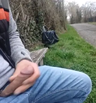 Snapshot of GermanBigDream chatting on April 4, 3:53 pm GermanBigDream online show from April 4, 3:53 pm