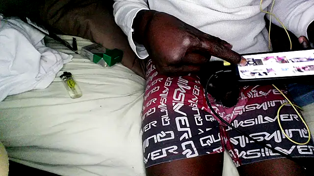 Snapshot of RinsingWood84 chatting on February 3, 7:46 am RinsingWood84 online show from February 3, 7:46 am