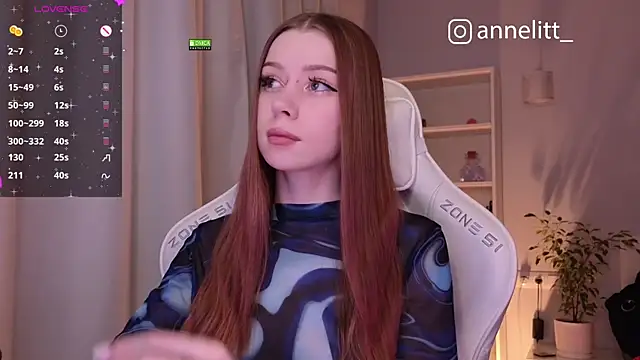 Snapshot of Annelitt chatting on December 18, 8:47 pm Annelitt online show from December 18, 8:47 pm