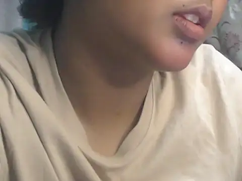 NancyRuvi online show from February 22, 3:32 pm