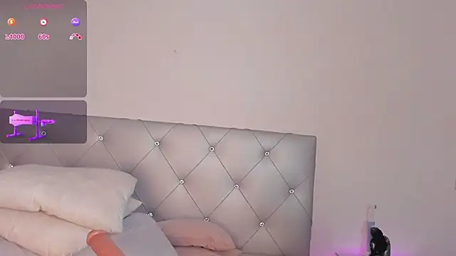 Snapshot of sophy_champagne chatting on March 4, 10:46 am sophy champagne online show from March 4, 10:46 am