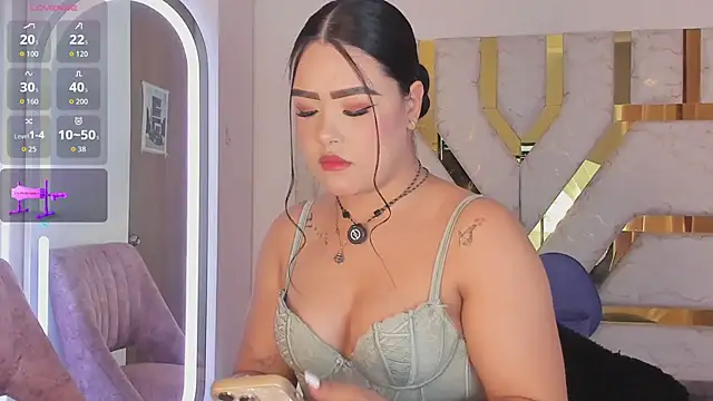 Snapshot of sophy_champagne chatting on April 22, 1:08 am sophy champagne online show from April 22, 1:08 am