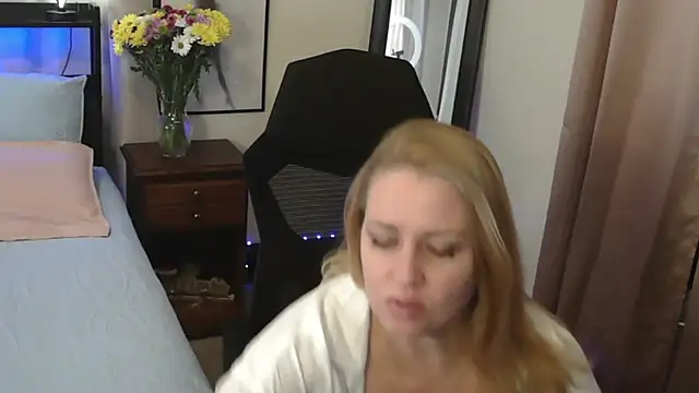 Snapshot of HollieBim chatting on January 9, 3:55 pm HollieBim online show from January 9, 3:55 pm