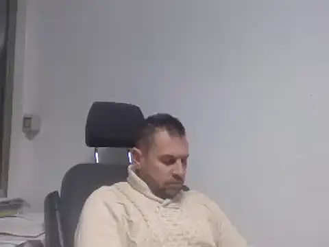 Snapshot of rabyto2 chatting on January 1, 6:27 pm rabyto2 online show from January 1, 6:27 pm