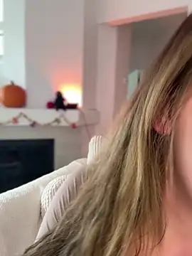 Snapshot of SerenaCloud chatting on October 24, 6:48 pm SerenaCloud online show from October 24, 6:48 pm