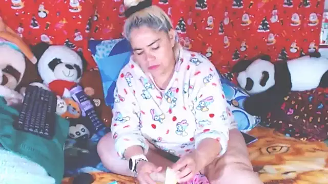 Snapshot of estrellita_fugaz16x chatting on January 16, 3:54 am estrellita fugaz16x online show from January 16, 3:54 am