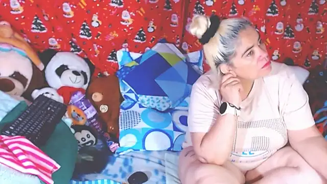 Snapshot of estrellita_fugaz16x chatting on January 17, 3:00 am estrellita fugaz16x online show from January 17, 3:00 am