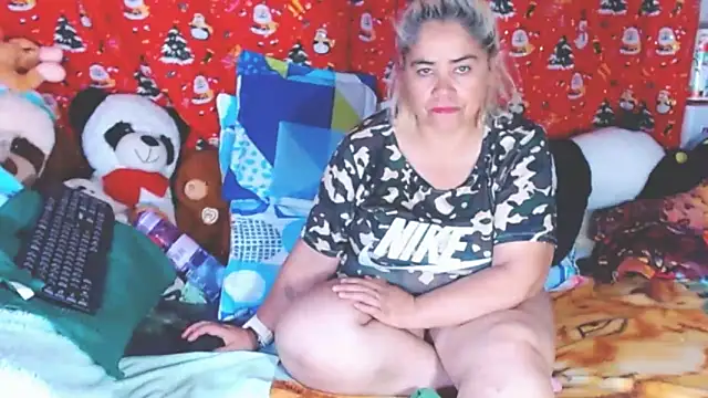 Snapshot of estrellita_fugaz16x chatting on January 19, 4:49 am estrellita fugaz16x online show from January 19, 4:49 am