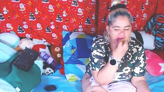 Snapshot of estrellita_fugaz16x chatting on February 9, 3:21 am estrellita fugaz16x online show from February 9, 3:21 am