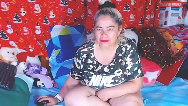 Snapshot of estrellita_fugaz16x chatting on February 9, 10:47 pm estrellita fugaz16x online show from February 9, 10:47 pm