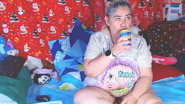 Snapshot of estrellita_fugaz16x chatting on February 13, 1:12 am estrellita fugaz16x online show from February 13, 1:12 am