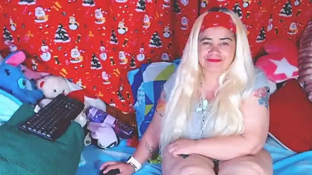 Snapshot of estrellita_fugaz16x chatting on February 15, 4:09 am estrellita fugaz16x online show from February 15, 4:09 am