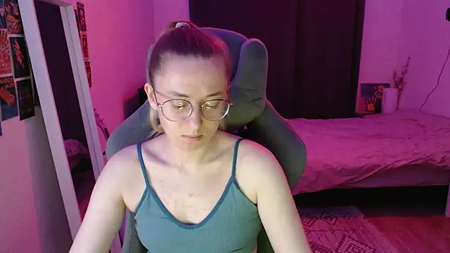 Snapshot of AnabelFrel chatting on April 19, 12:22 am AnabelFrel online show from April 19, 12:22 am