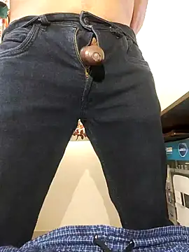 Snapshot of captain_juicyprecum chatting on December 4, 4:43 am captain juicyprecum online show from December 4, 4:43 am