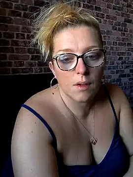 winniess40 online show from December 21, 9:33 am