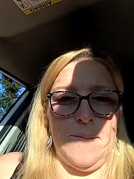 winniess40 online show from December 29, 9:50 am