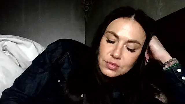 JulianaGold1 online show from May 3, 6:25 pm