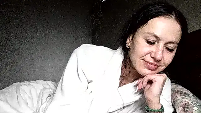 JulianaGold1 online show from May 19, 9:21 pm